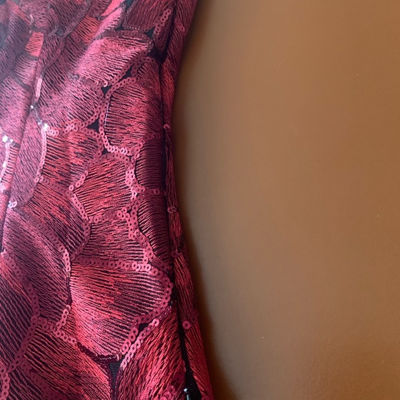 White House Black Market Dark Red Sequin Cami size XS - Picture 4 of 6